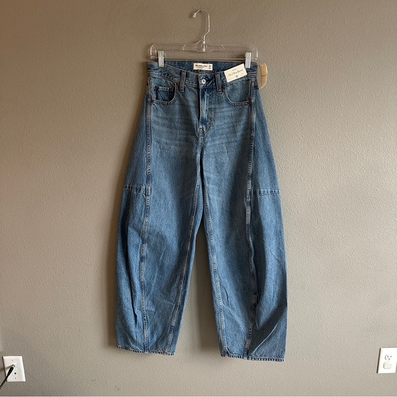 NWT Abercrombie & Fitch Mid Rise The Ultra Barrel Jeans 25 long - Picture 2 of 12